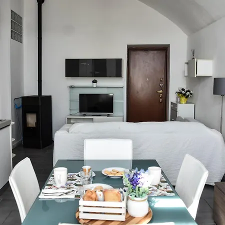 Antonella, App. Vittoria * Tavernerio